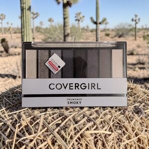 COVERGIRL Smoky Eyeshadow Palette — Neutral to Charcoal Tones